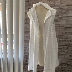 Is a cover up white xl